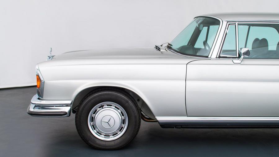 Детали экстерьера Mercedes-Benz 280 SE 3.5 Coupe (W111) 1970 года  (фото 7 из 20)